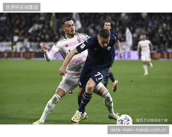 里尔寻求门将位置升级,球探部门考察利兹联门将梅斯利耶。 里尔寻求门将位置升级,球探部门考察利兹联门将梅斯利耶。